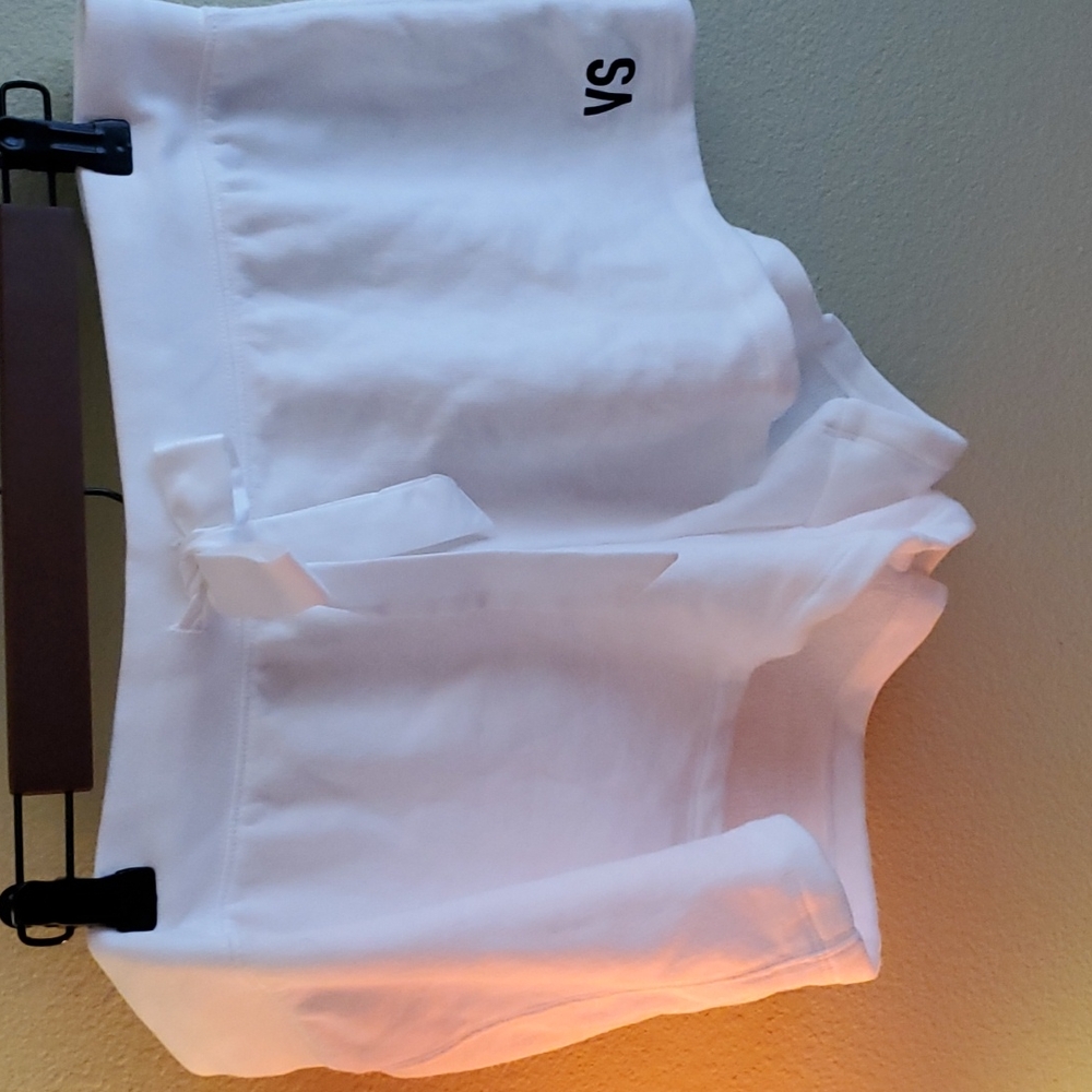 Victoria's Secret shorts Size XL color White new never worn